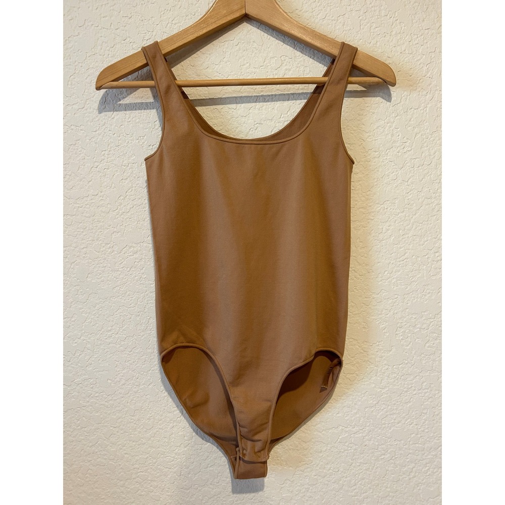 SKIMS Essential Scoop Bodysuit S/M Brown Snap Closure Bikini Brief Bottoms